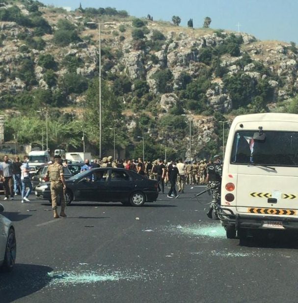 إشكال بين حافلات السوريين وعدد من الشبان