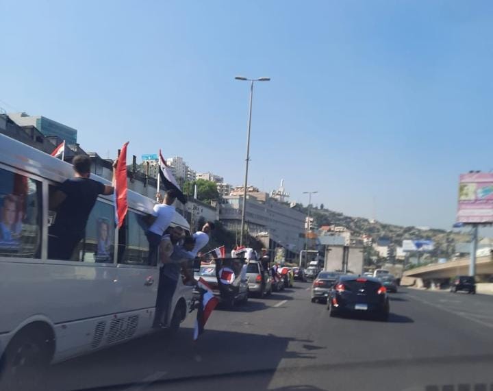 إشكال بين حافلات السوريين وعدد من الشبان