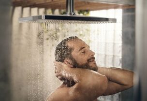الاستحمام بالماء الساخن - تعبيرية