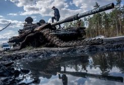 دبابة مدمرة في أوكرانيا