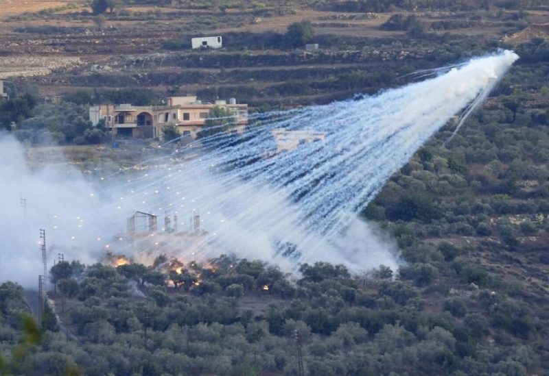 جيش الاحتلال الإسرائيلي يقصف قرى جنوب لبنان بالفسفور الأبيض