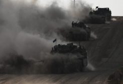 دبابات جيش الاحتلال الإسرائيلي في رفح- رويترز