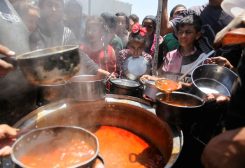 مشاهد الحصول على الطعام في غزة - رويترز