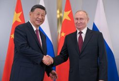 الرئيس الروسي بوتين والرئيس الصيني شي جين بينغ في أستانا - رويترز