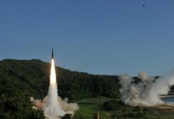صاروخ أتاكمز يجري إطلاقه من منصته في كوريا الجنوبية في صورة من أرشيف رويترز