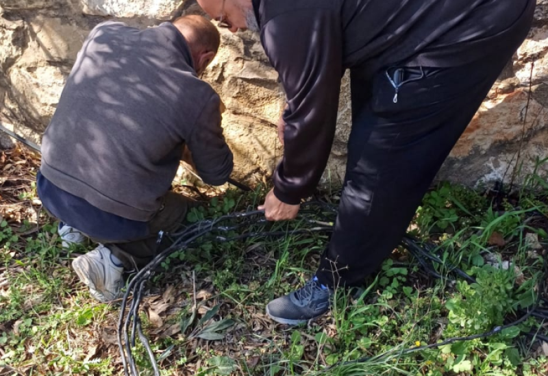 عمال من مؤسسة مياه لبنان الجنوبي ينجزون اعمال صيانة في الجنوب