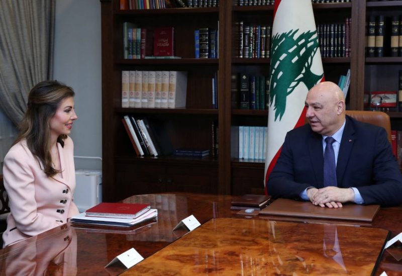 نائبة المبعوث الأمريكي الخاص للشرق الأوسط مورغان أورتاغوس خلال لقائها الرئيس جوزاف عون في القصر الرئاسي في بعبدا، لبنان، 5 أبريل/نيسان. رويترز